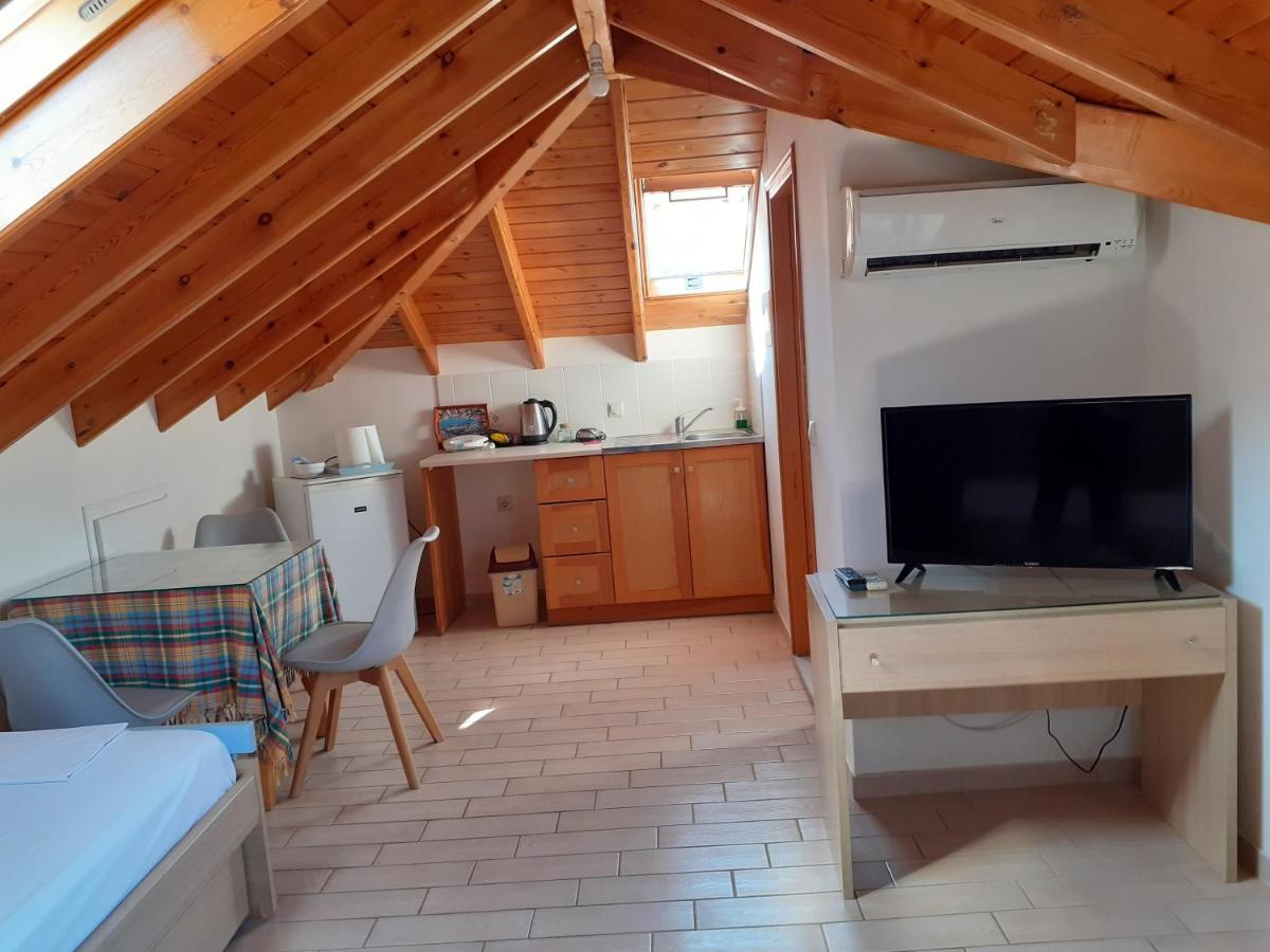 מונמבאסיה Kritikos Rooms מראה חיצוני תמונה