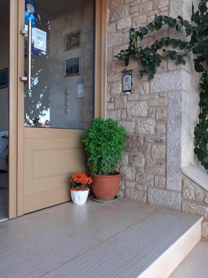 מונמבאסיה Kritikos Rooms מראה חיצוני תמונה