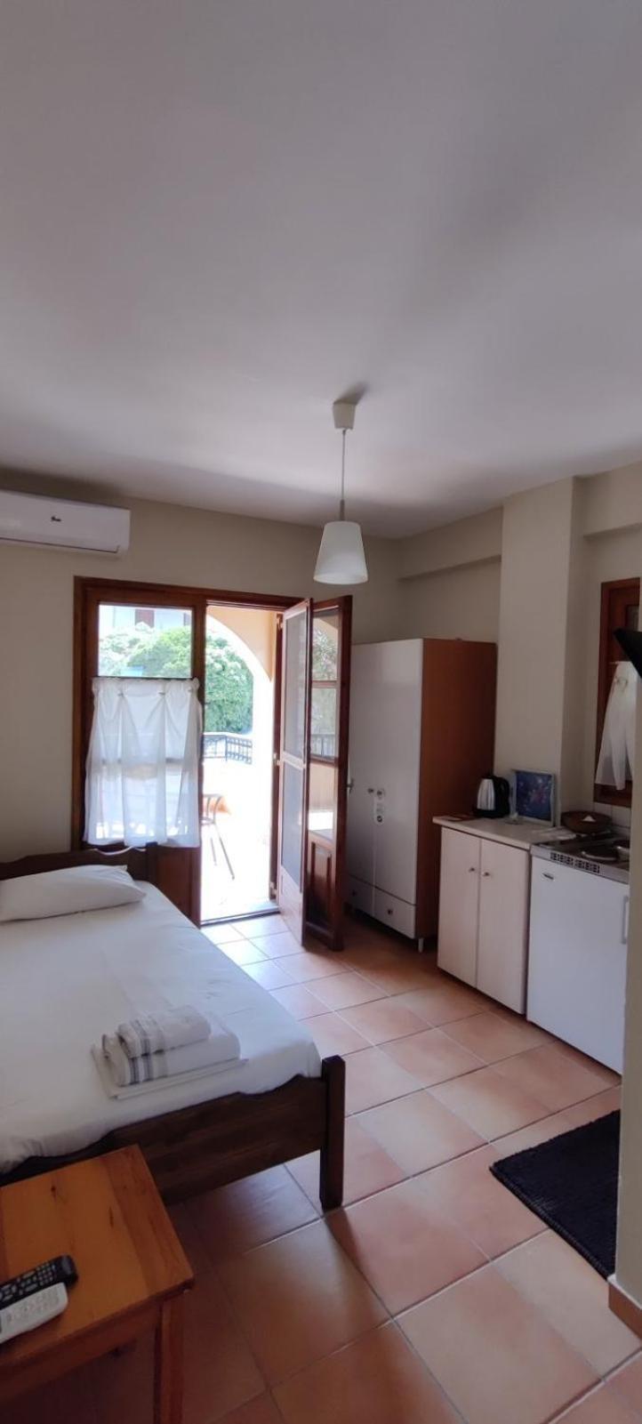 מונמבאסיה Kritikos Rooms מראה חיצוני תמונה